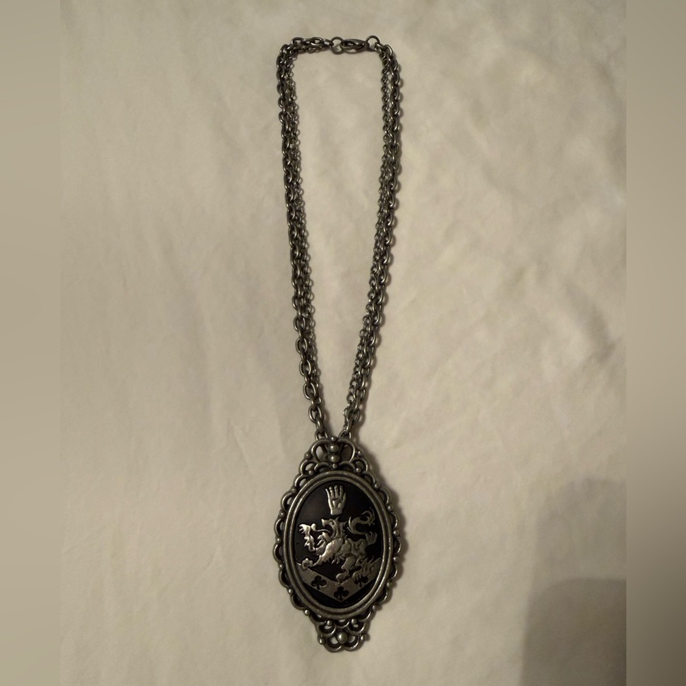 “Rosalie” Twilight Cullen Crest Necklace